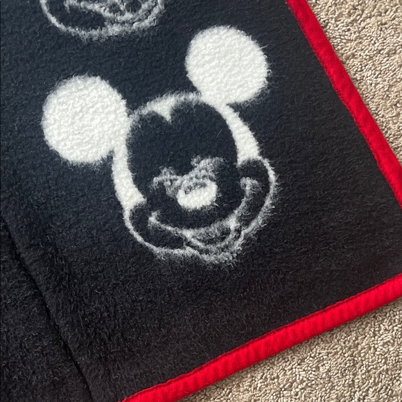 Mickey Mouse Vintage Patterned Blanket - Picture 13 of 13
